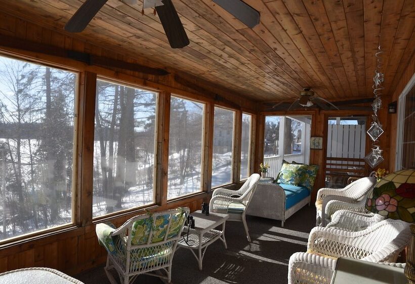 Lakeside Bed & Breakfast