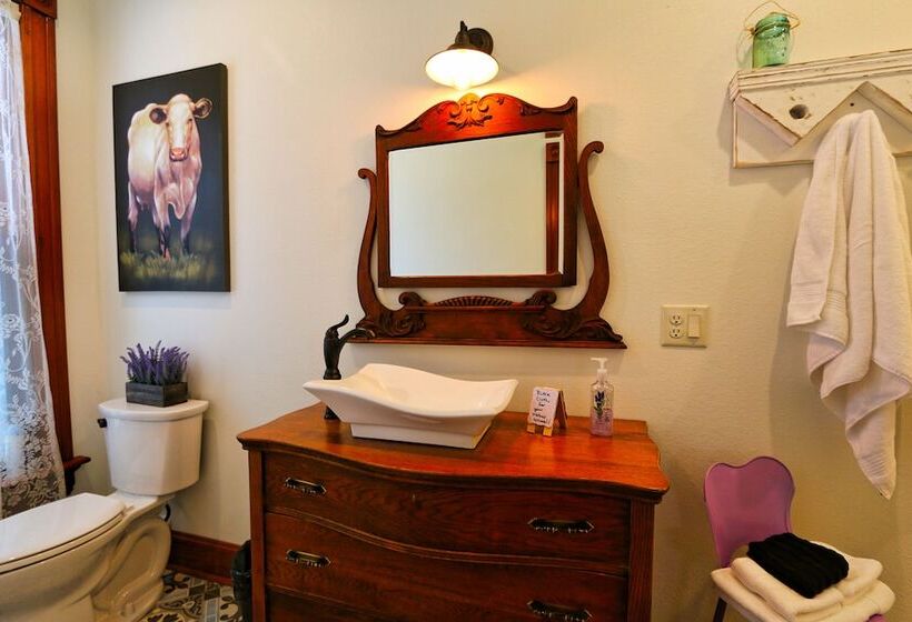 Lavender Fields Inn B&b