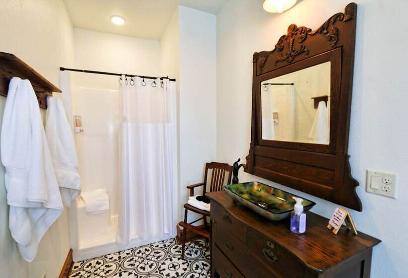 Lavender Fields Inn B&b