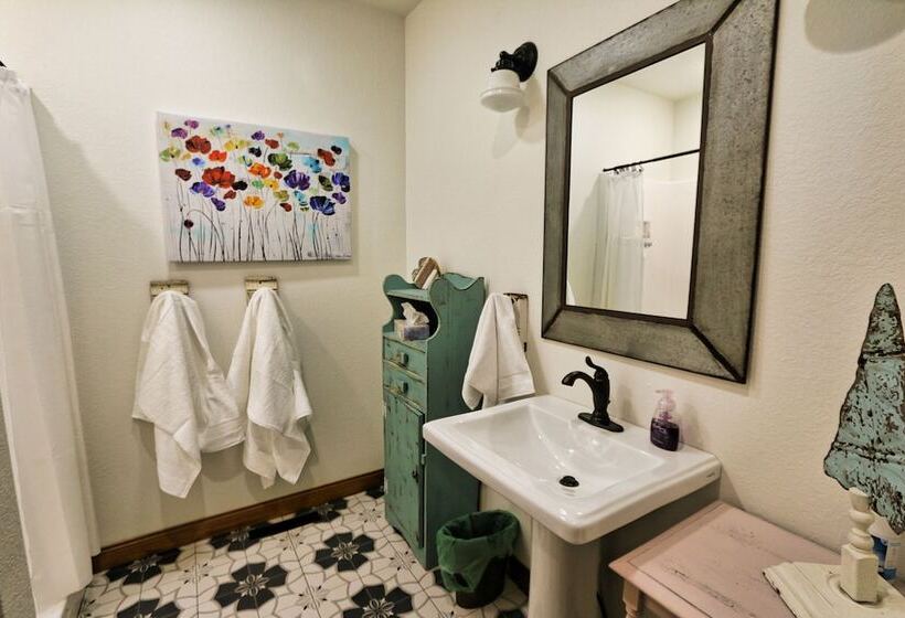 Lavender Fields Inn B&b