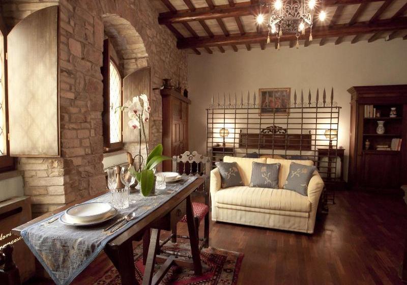 Loggia Dei Maestri Comacini