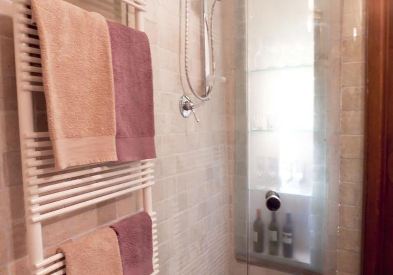 Loggia Dei Maestri Comacini