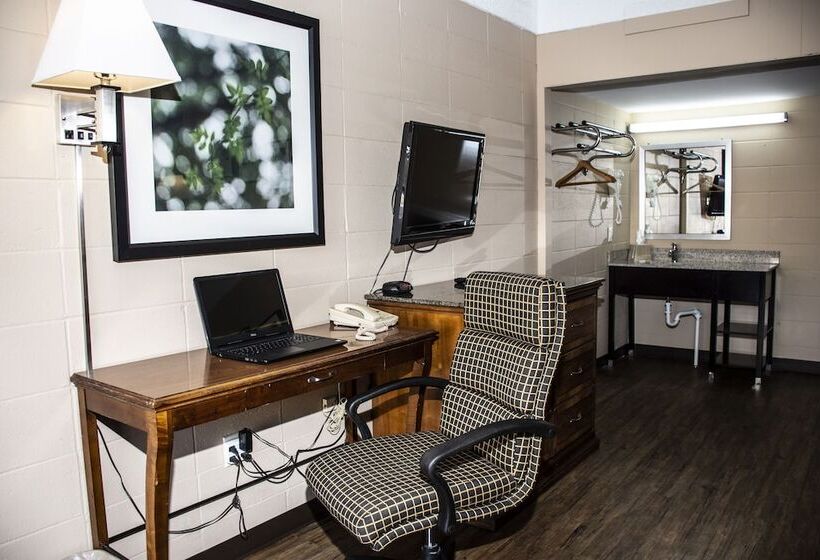 فندق على الطريق Budget Inn Carthage