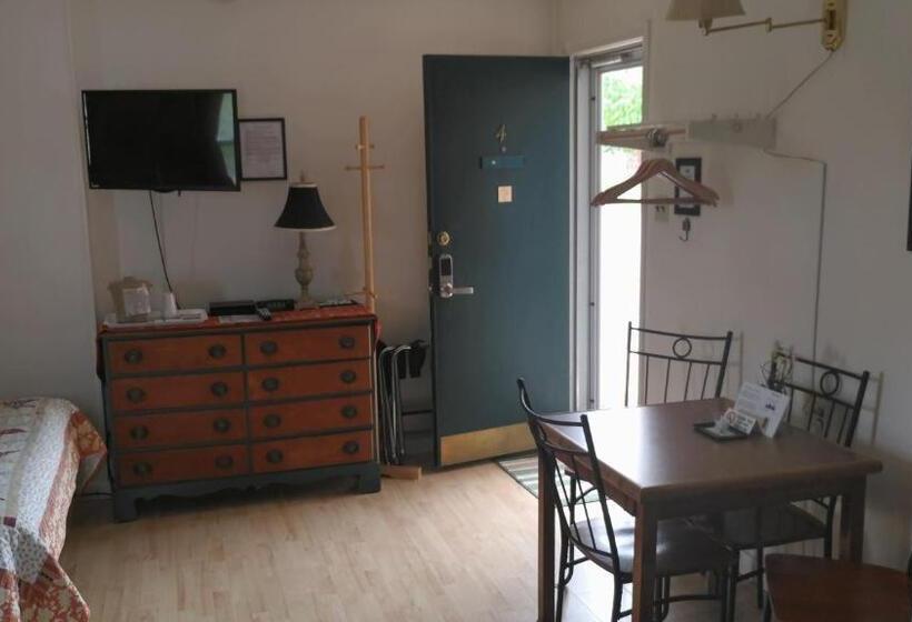 فندق على الطريق Midway Lodging