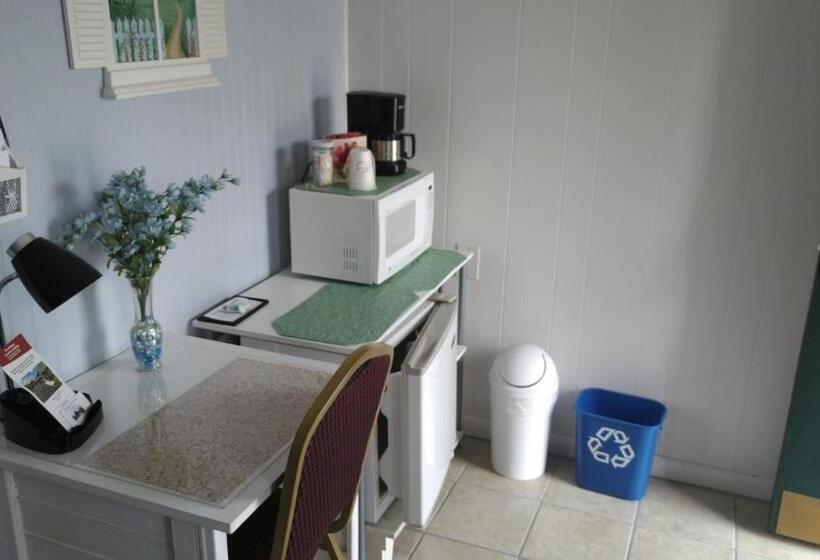 فندق على الطريق Midway Lodging