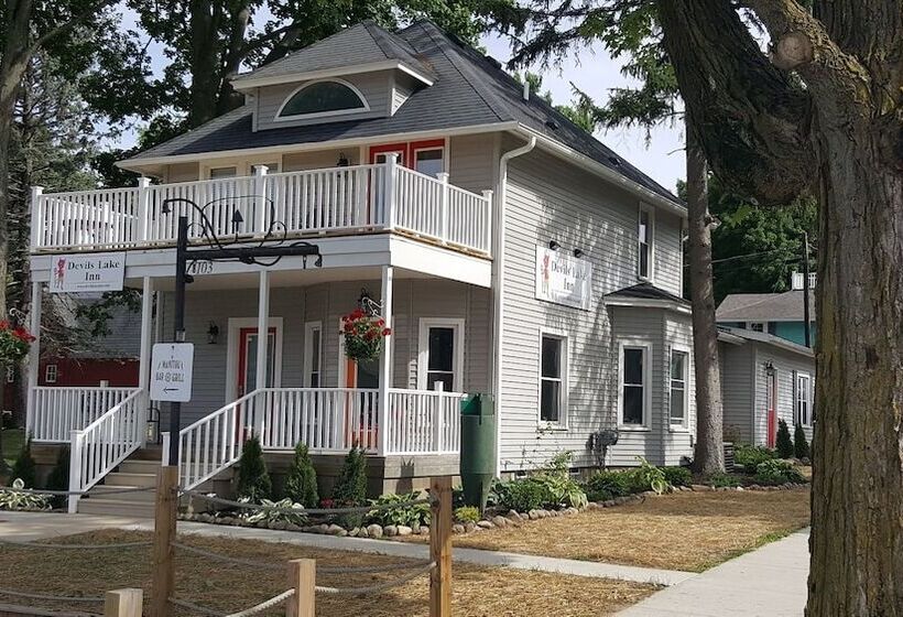 פנסיון Devils Lake Inn