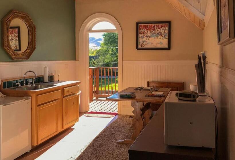 膳宿费 Monroe Inn