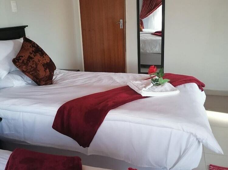 펜션 Rose And Thorn Guesthouse   Adults Only