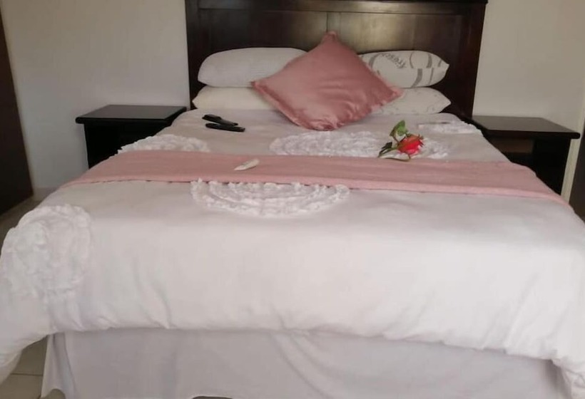 펜션 Rose And Thorn Guesthouse   Adults Only