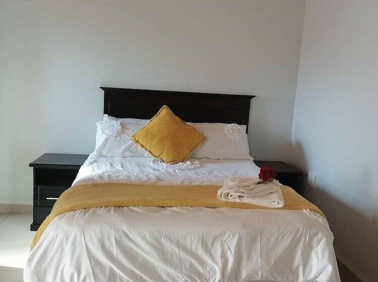 펜션 Rose And Thorn Guesthouse   Adults Only