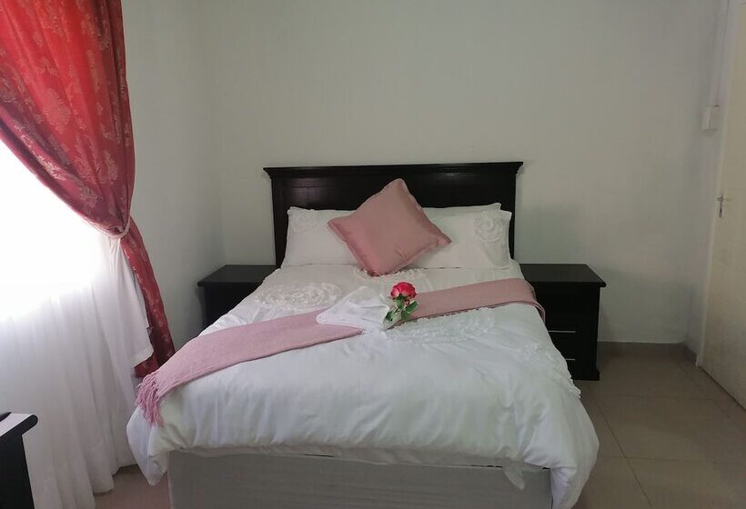 פנסיון Rose And Thorn Guesthouse   Adults Only