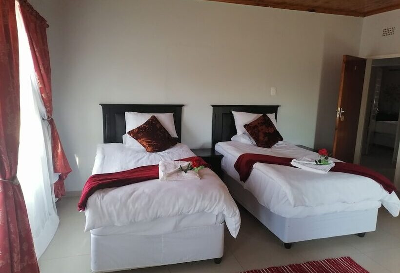 פנסיון Rose And Thorn Guesthouse   Adults Only