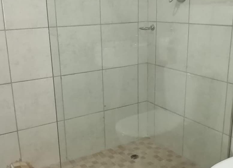 פנסיון Rose And Thorn Guesthouse   Adults Only