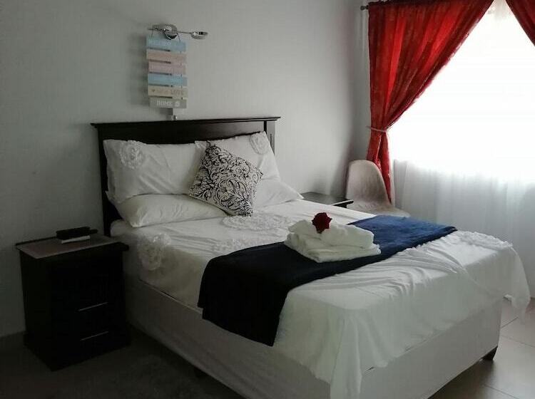 פנסיון Rose And Thorn Guesthouse   Adults Only