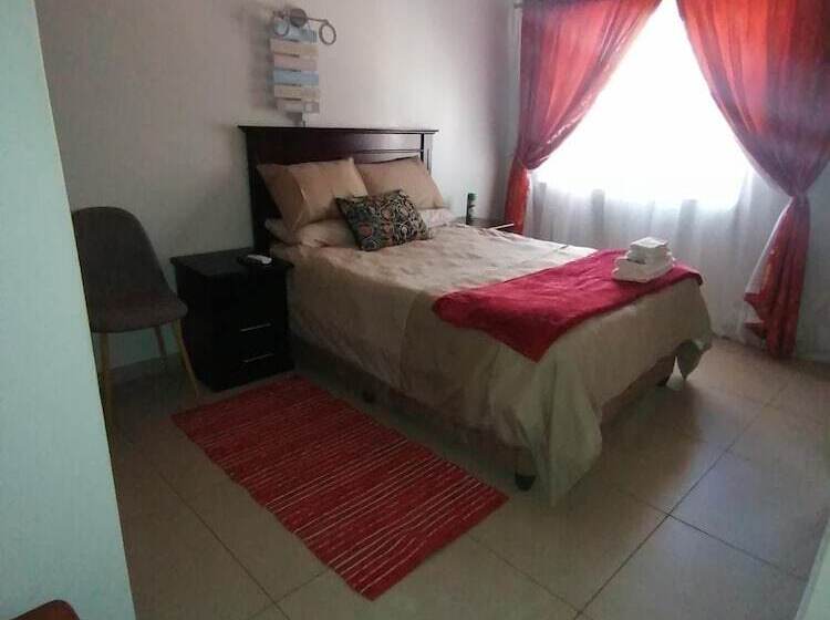 פנסיון Rose And Thorn Guesthouse   Adults Only