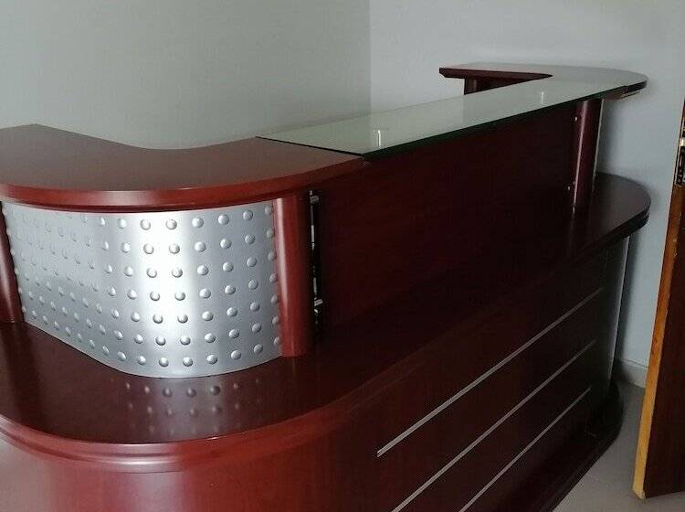 פנסיון Rose And Thorn Guesthouse   Adults Only