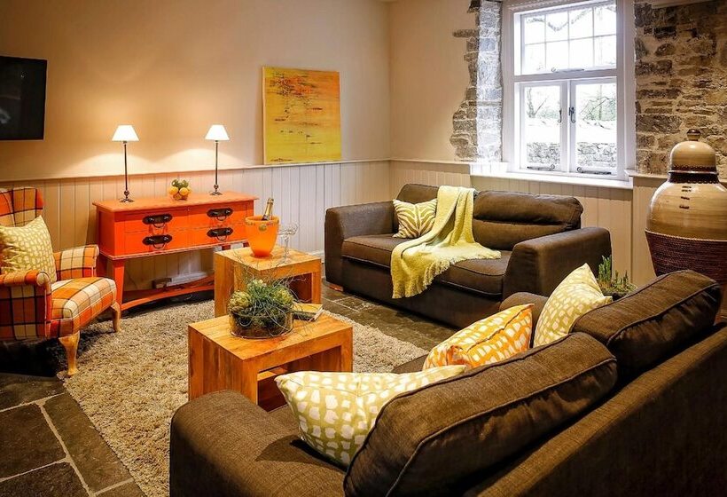 펜션 The Coach House At Gileston Manor