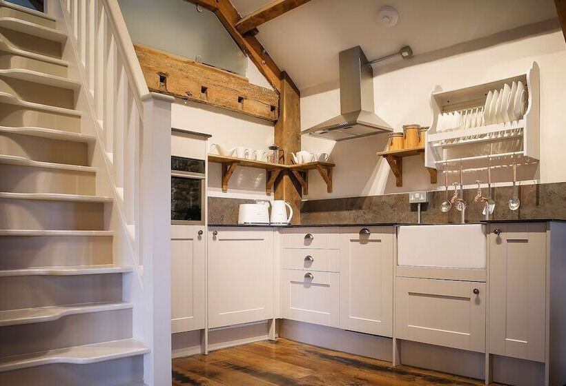 펜션 The Coach House At Gileston Manor