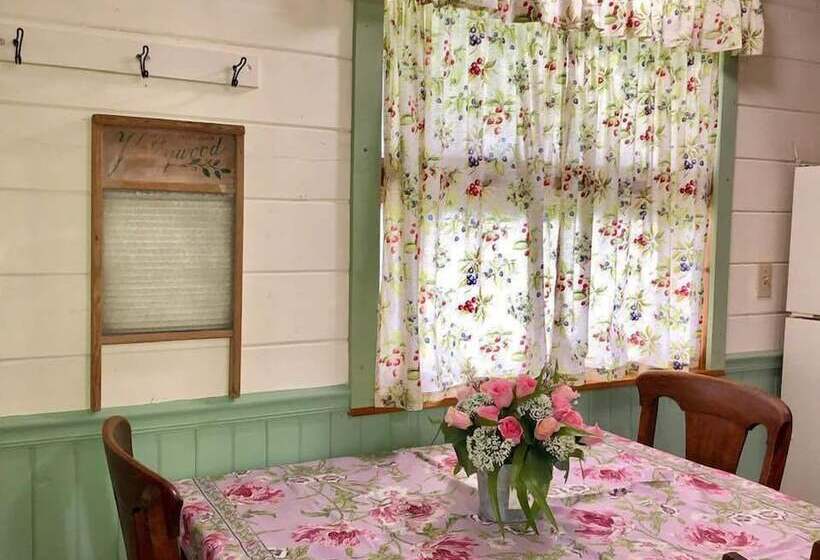 Taylor Made Bed And Breakfast