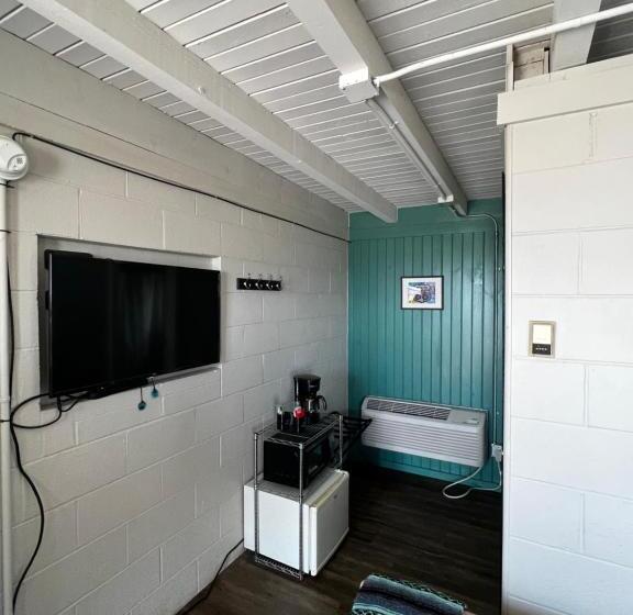 The Cedar Motel