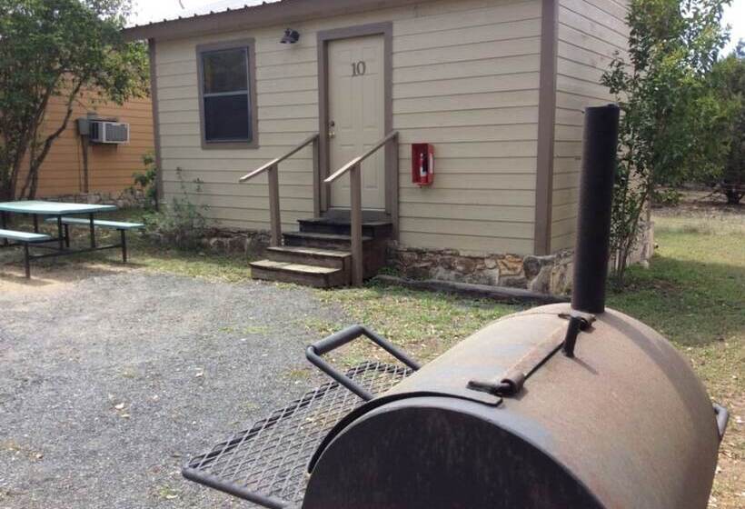 The Leakey Inn By Cmd