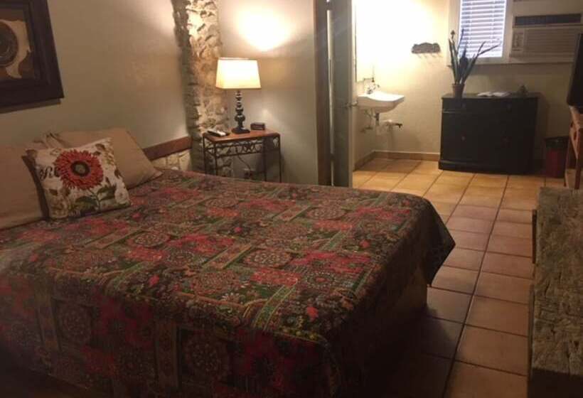 The Leakey Inn By Cmd