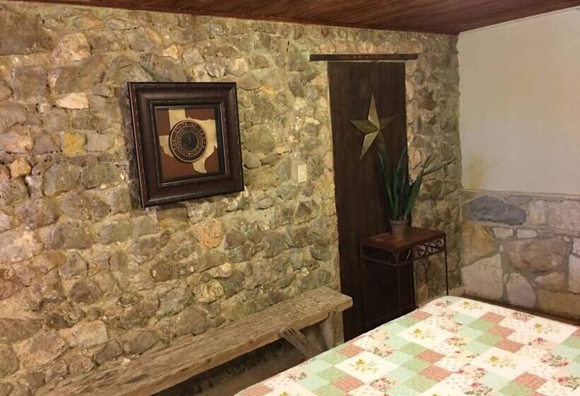 The Leakey Inn By Cmd