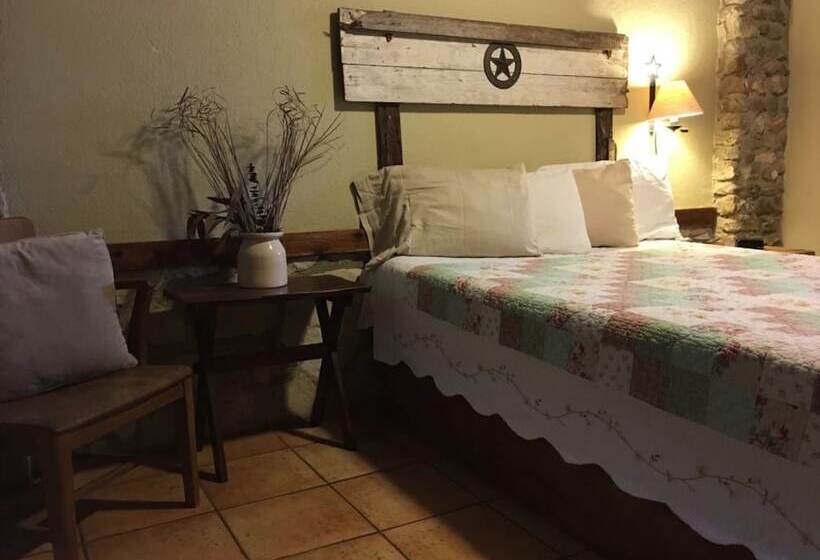 The Leakey Inn By Cmd