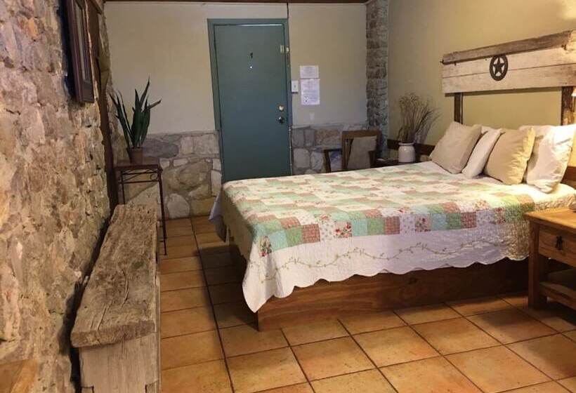 The Leakey Inn By Cmd