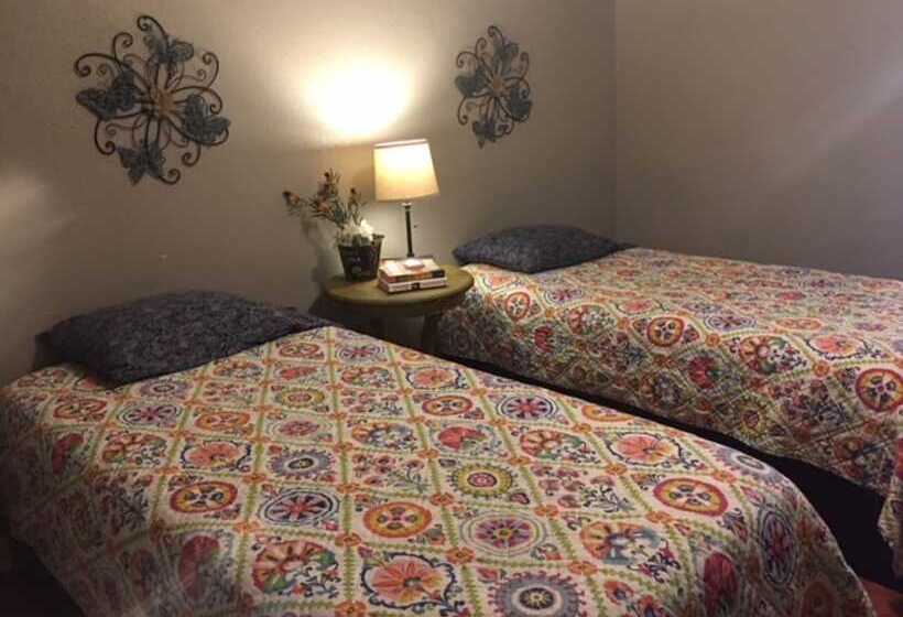 The Leakey Inn By Cmd