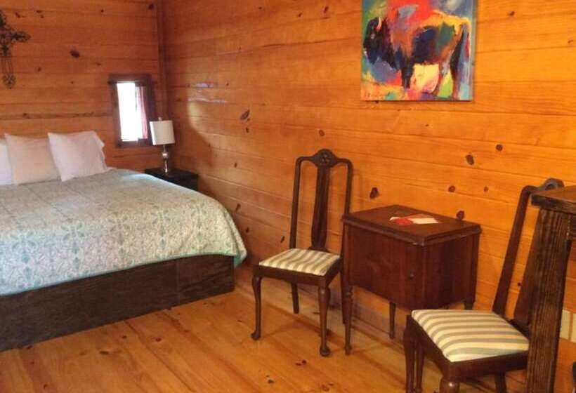 The Leakey Inn By Cmd