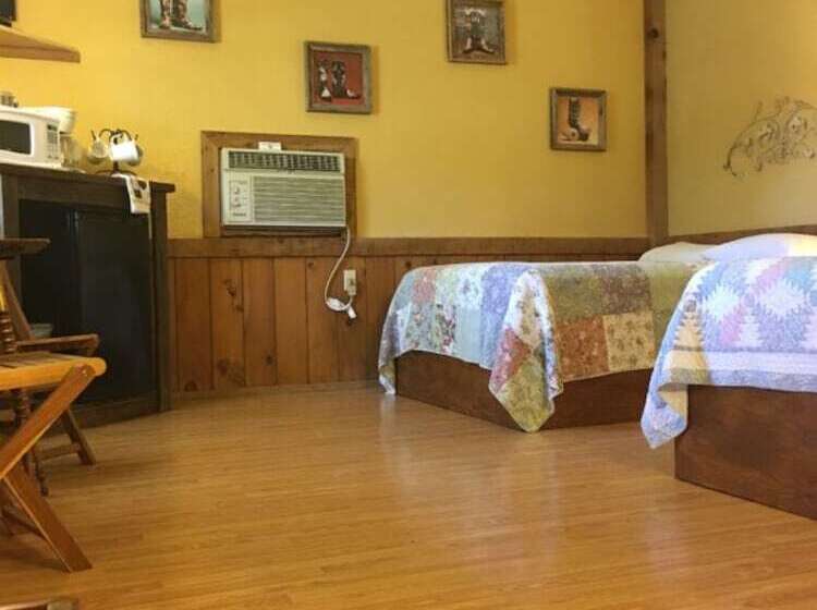 The Leakey Inn By Cmd