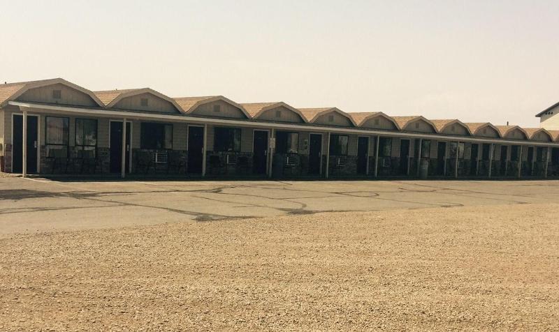 Whispering Sands Motel