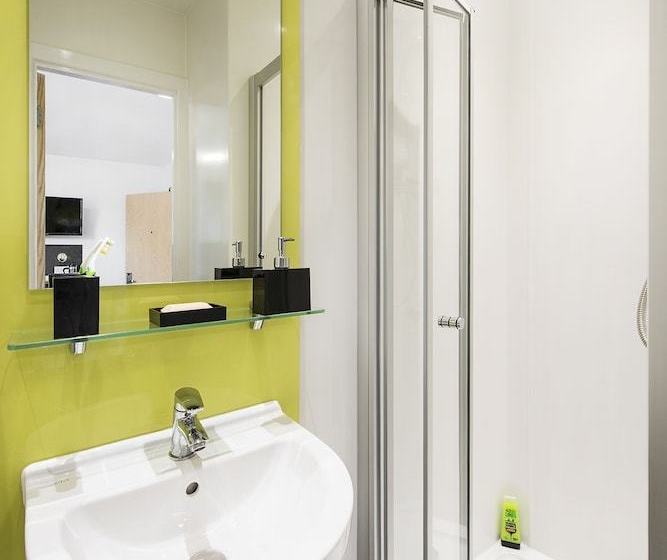 فندق صغير Austen House  Campus Accommodation