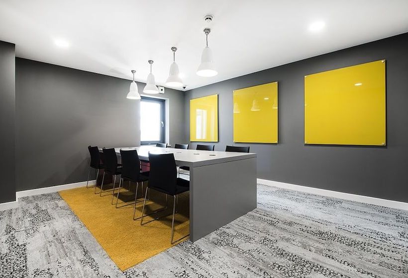 فندق صغير Austen House  Campus Accommodation