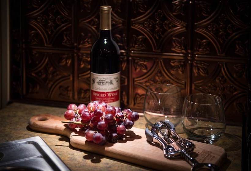 민박 Kara S Kottages @ W. Kalamazoo Ave