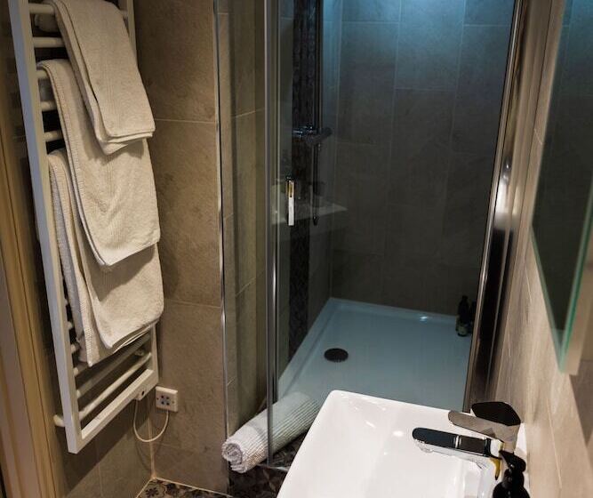 ベッドアンドブレックファースト The Room In The Garden