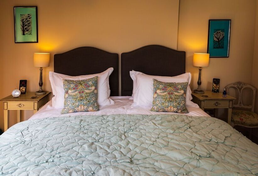 ベッドアンドブレックファースト The Room In The Garden