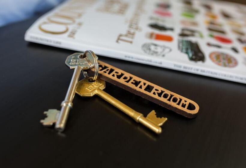 ベッドアンドブレックファースト The Room In The Garden