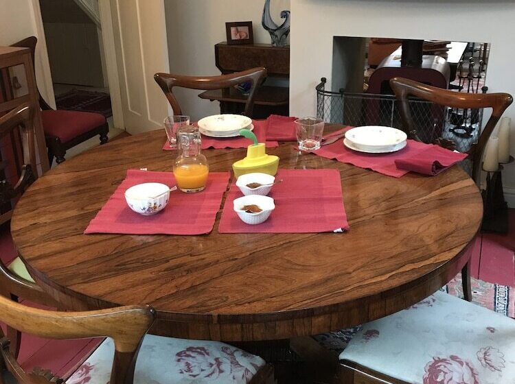 ベッドアンドブレックファースト The Room In The Garden