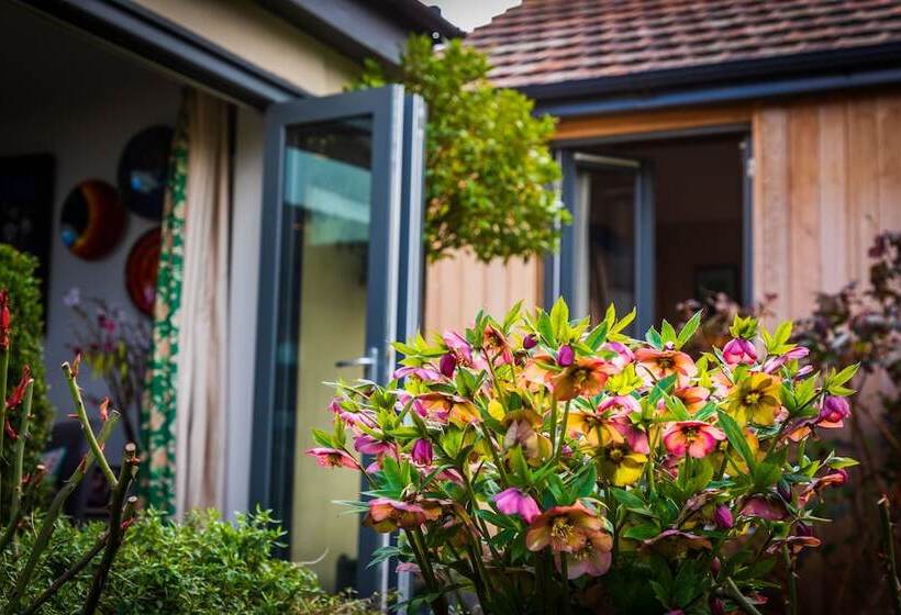 ベッドアンドブレックファースト The Room In The Garden