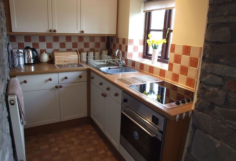 Cottage Near 16th Century Farm With Large Oak Beams & Wonderful Chimney