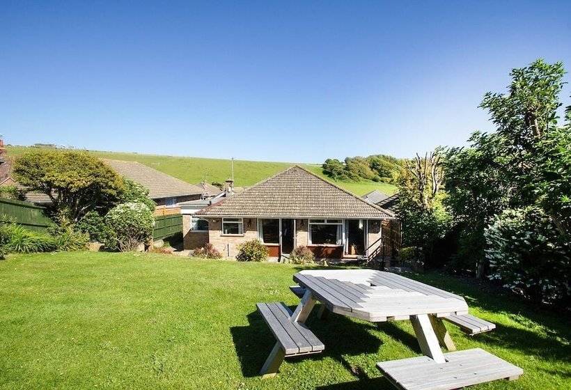 Dean Court Garden Parking By Brighton Holiday Lets