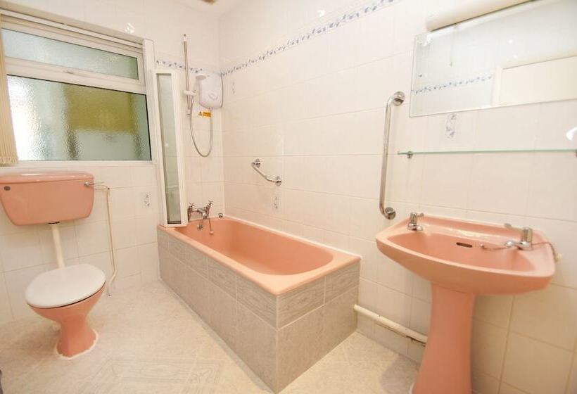 Dean Court Garden Parking By Brighton Holiday Lets