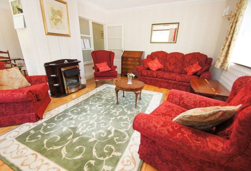 Dean Court Garden Parking By Brighton Holiday Lets