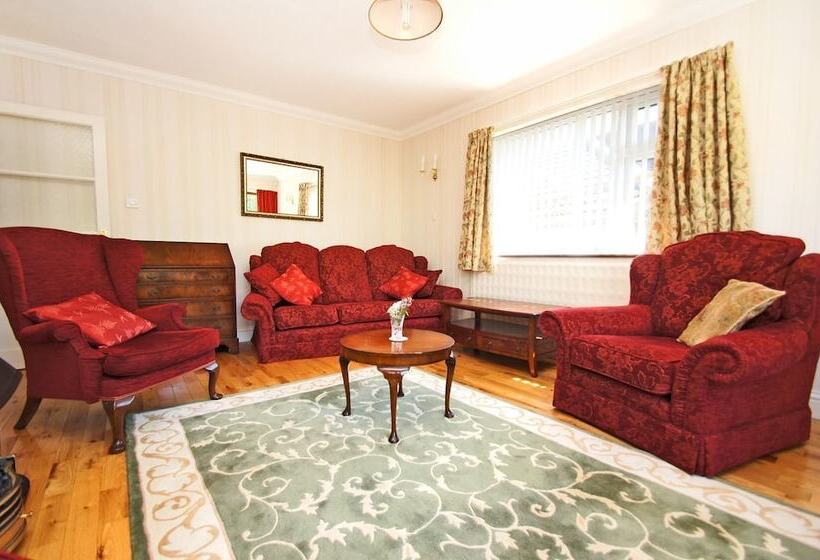 Dean Court Garden Parking By Brighton Holiday Lets