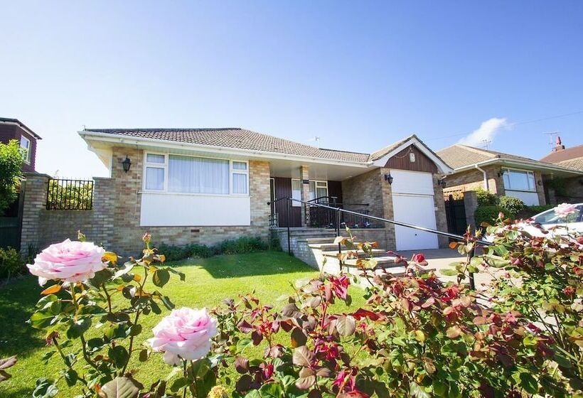 Dean Court Garden Parking By Brighton Holiday Lets