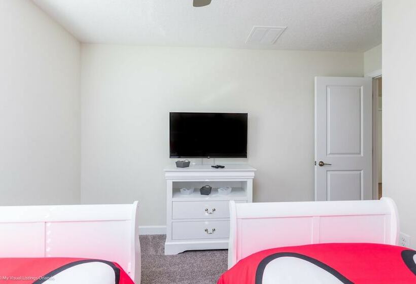 High End Champions Gate 6 Bdrm