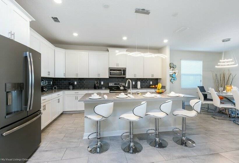 High End Champions Gate 6 Bdrm