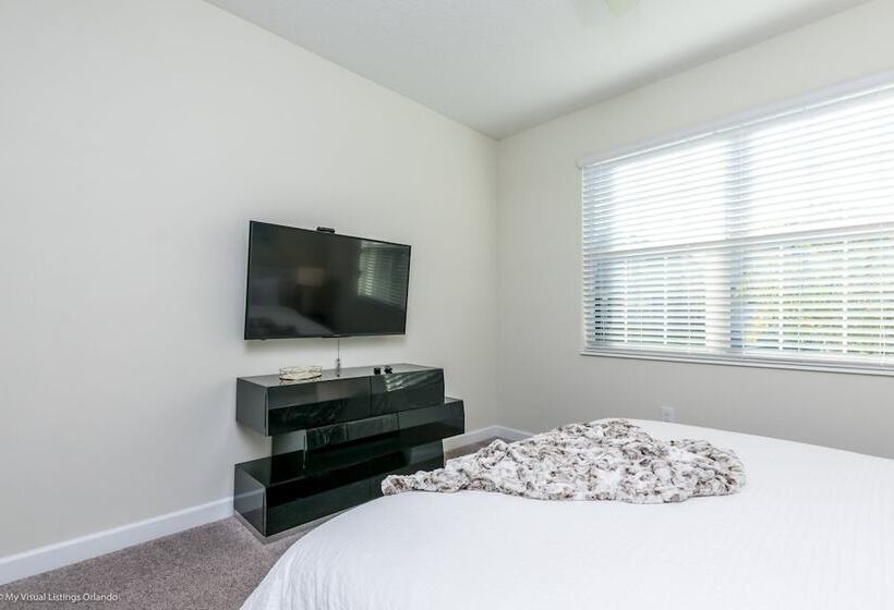 High End Champions Gate 6 Bdrm